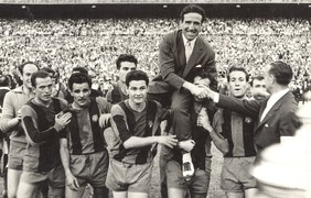 Picture of Helenio Herrera being carried by his players