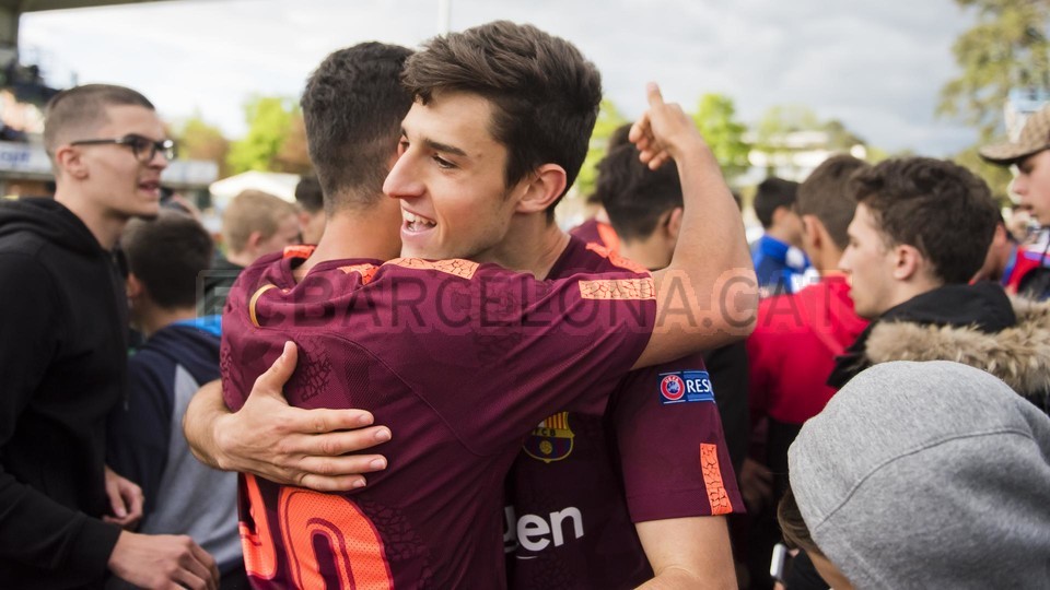 احتفالات لاعبي برشلونة تحت 19 سنة بلقب دوري أبطال أوروبا للشباب 79835905