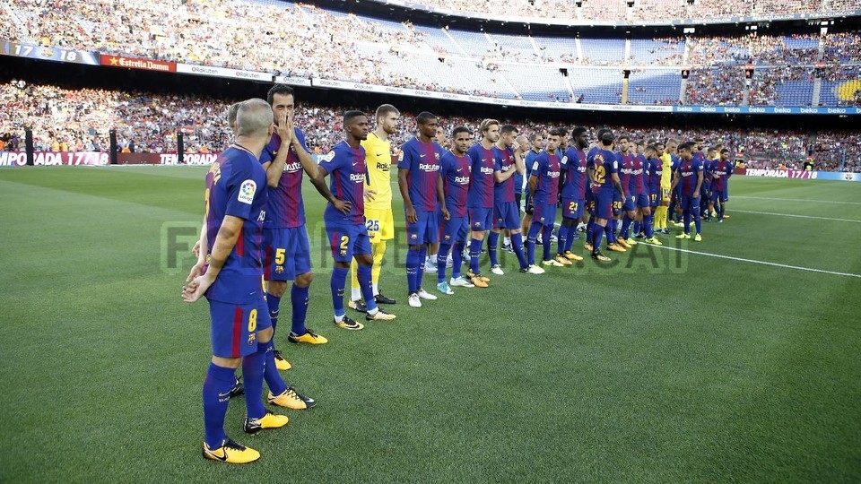 تقديم اللاعبين أمام جماهير برشلونة قبل مباراة كأس غامبر 51729003