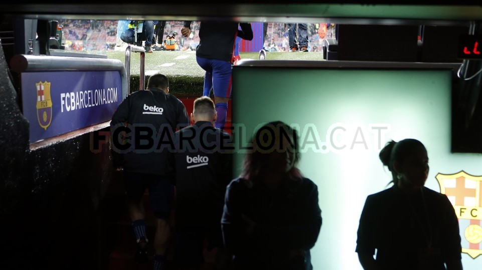 صور مباراة : برشلونة - اشبيلية 2-1 ( 11-04-2017 )  59266412