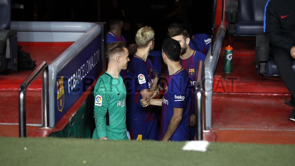 صور مباراة : برشلونة - جيرونا 6-1 ( 24-02-2018 )  71485452
