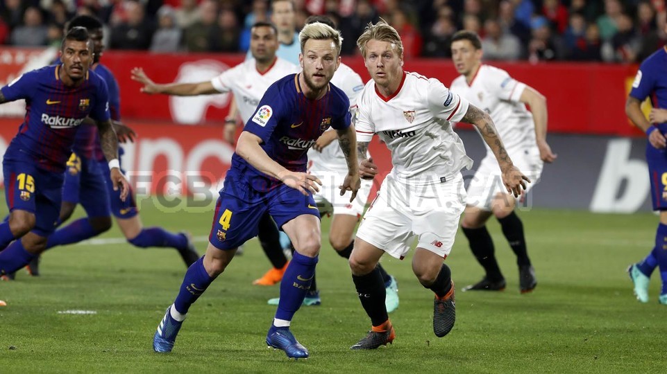 صور مباراة : إشبيلية - برشلونة 2-2 ( 31-03-2018 )  76273536