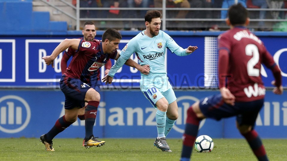 صور مباراة : ايبار - برشلونة 0-2 ( 17-02-2018 )  70354189