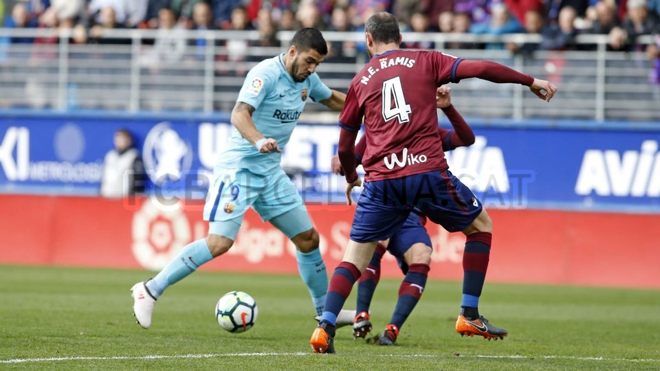 صور مباراة : ايبار - برشلونة 0-2 ( 17-02-2018 )  70336269