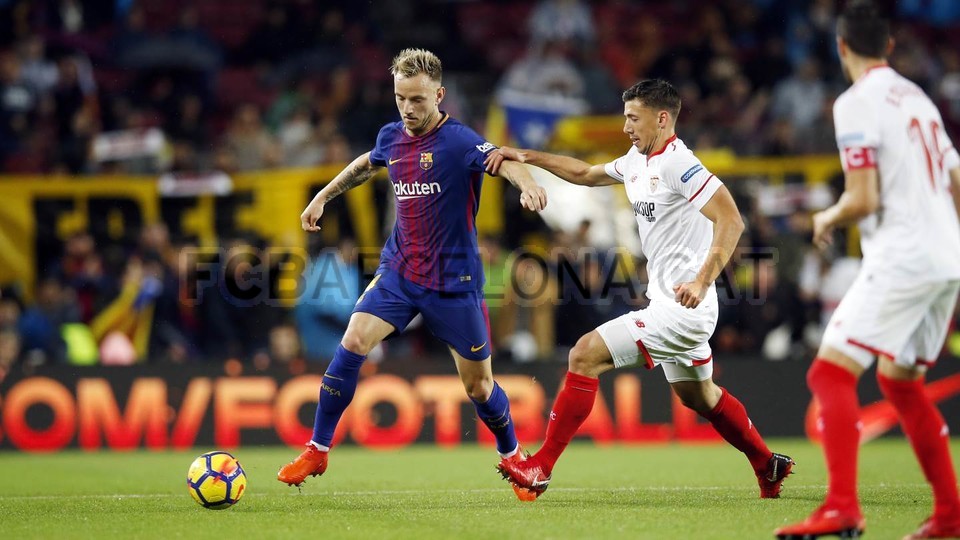 صور مباراة : برشلونة - اشبيلية 2-1 ( 11-04-2017 )  59200648