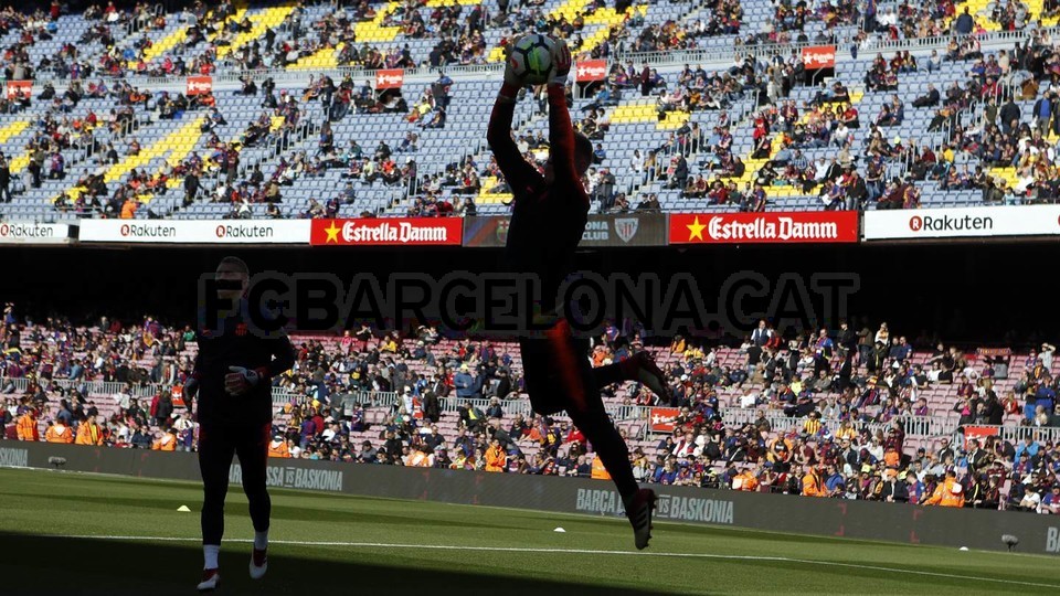 صور مباراة : برشلونة - أتلتيكو بلباو 2-0 ( 18--.3-2018 )  74604680