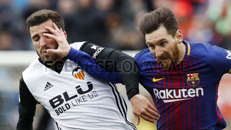 صور مباراة : برشلونة - فالنسيا 2-1 ( 14-04-2018 )  78517641