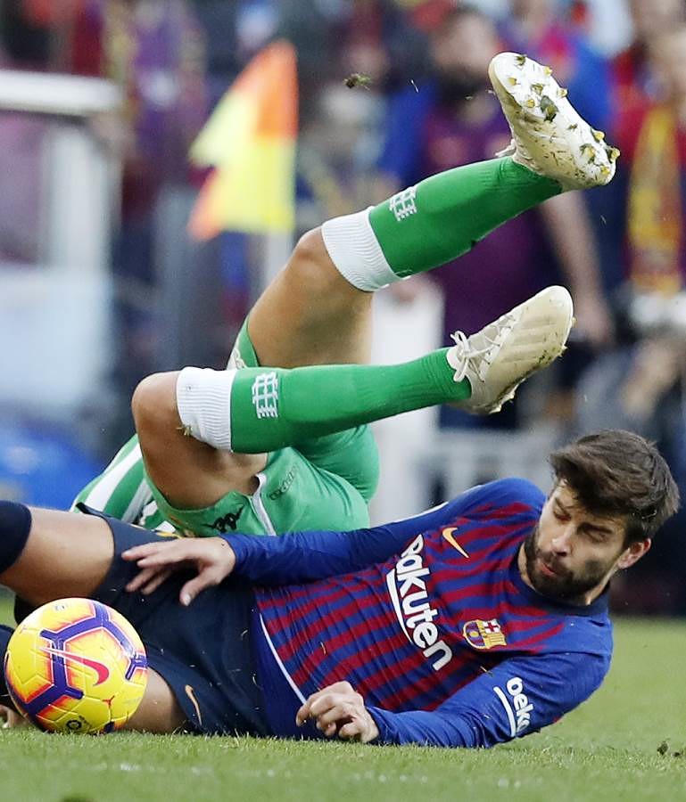 صور مباراة : برشلونة - بيتيس 3-4 ( 11-11-2018 )  102365585