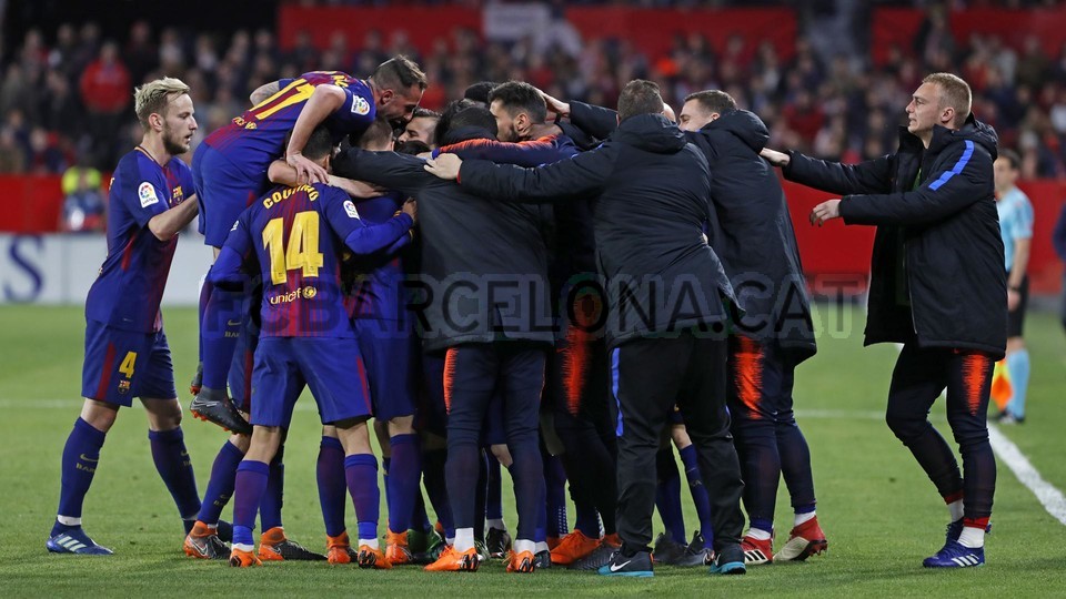 صور مباراة : إشبيلية - برشلونة 2-2 ( 31-03-2018 )  76379151