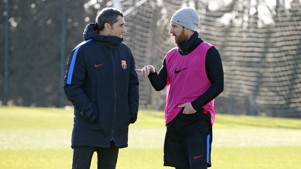 The team congratulate coach Valverde on his birthday - FC Barcelona