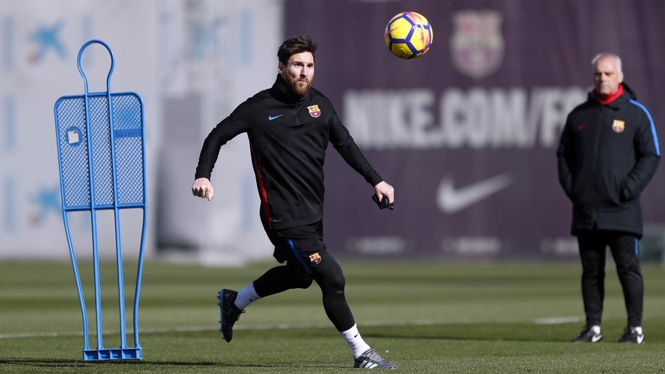 MOVE OF THE WEEK 19 Messi's overhead kick FC Barcelona