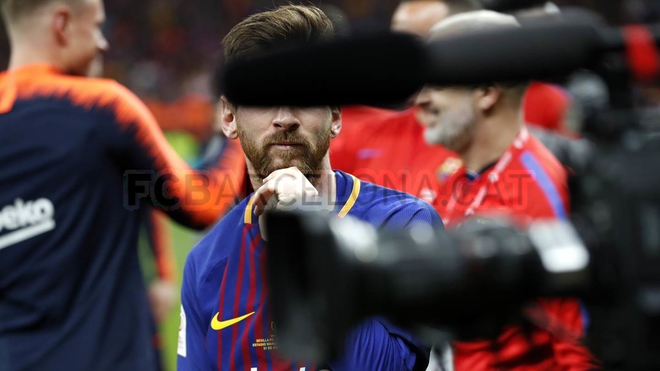 صور مباراة : برشلونة - إشبيلية 5-0 ( 21-04-2018 )  79830963