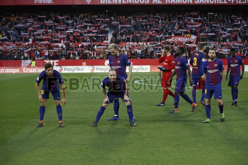 صور مباراة : إشبيلية - برشلونة 2-2 ( 31-03-2018 )  76379064