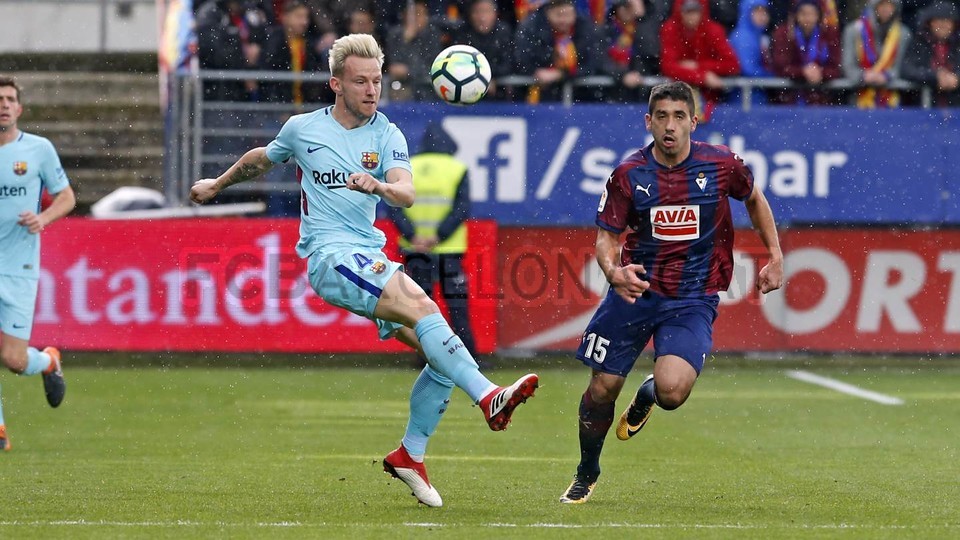 صور مباراة : ايبار - برشلونة 0-2 ( 17-02-2018 )  70336275