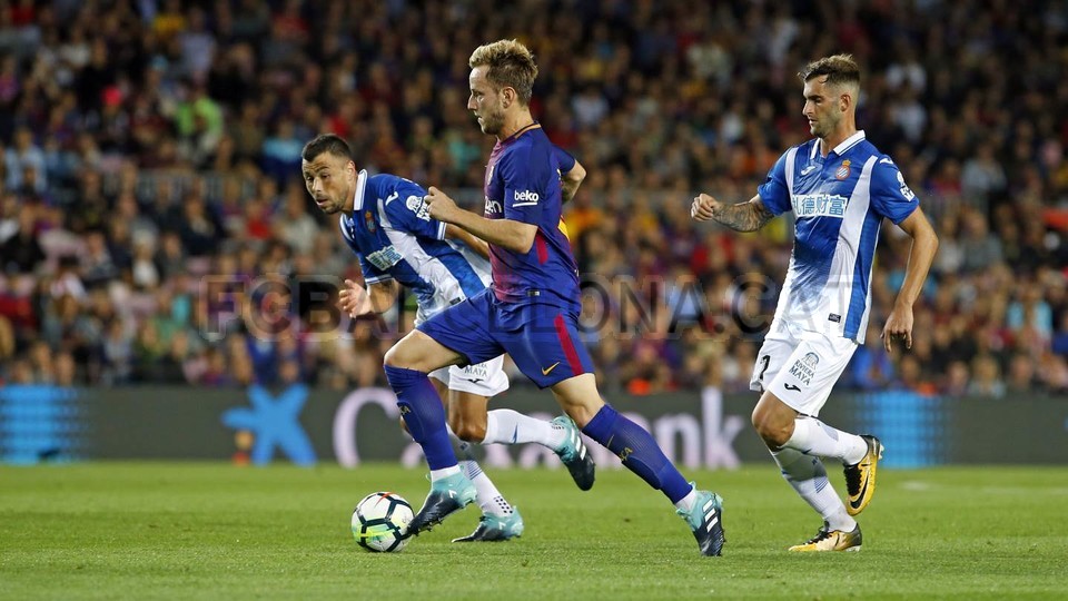 صور مباراة : برشلونة - اسبانيول 5-0 ( 09-09-2017 )  53950398