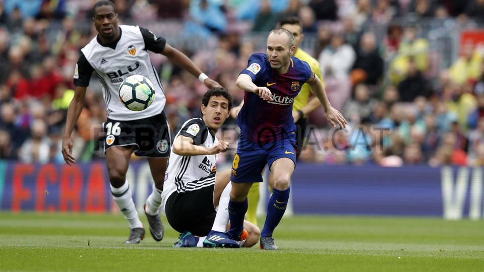صور مباراة : برشلونة - فالنسيا 2-1 ( 14-04-2018 )  78331326