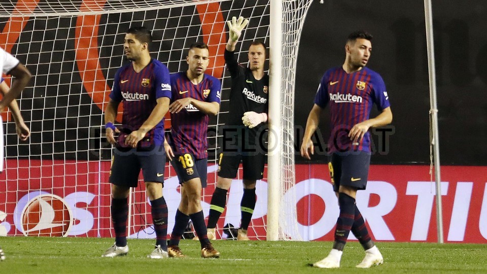 صور مباراة : رايو فاليكانو - برشلونة 2-3 ( 03-11-2018 )  102064065