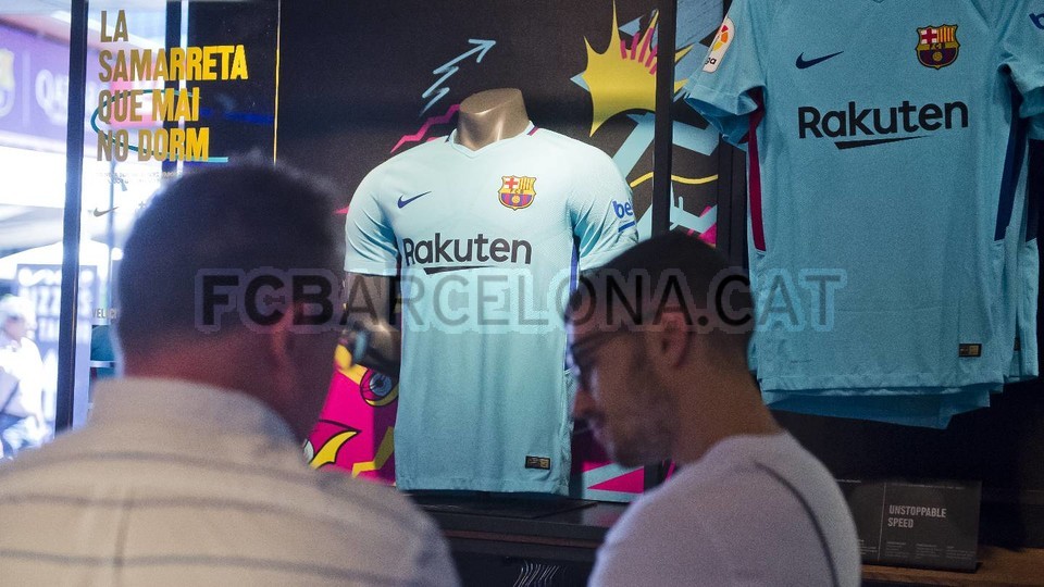 VIDEO: FC Barcelona second strip now on sale - FC Barcelona