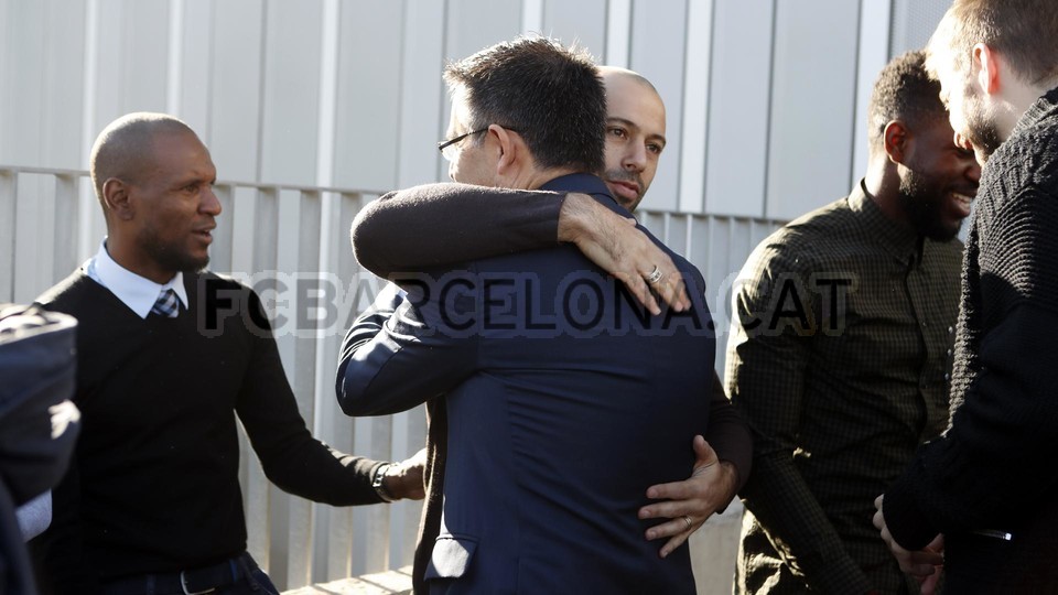 بالصور : تكریم ماسكیرانو قبل رحیله عن نادي برشلونة 67425225