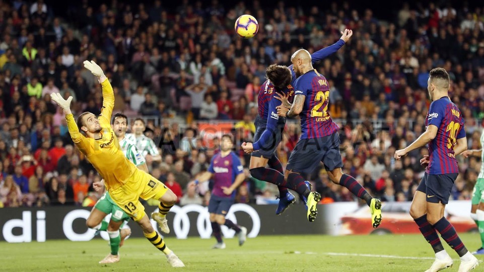 صور مباراة : برشلونة - بيتيس 3-4 ( 11-11-2018 )  102342101