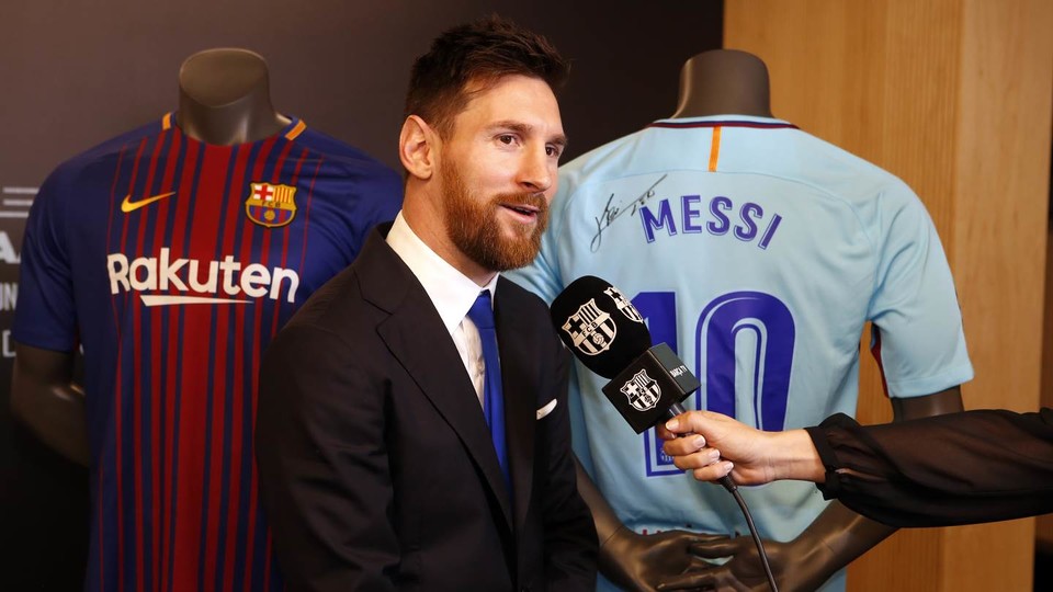 Lionel Messi bahagia bisa berlanjut di rumah FC Barcelona Lionel Messi bahagia bisa berlanjut di rumah FC Barcelona
