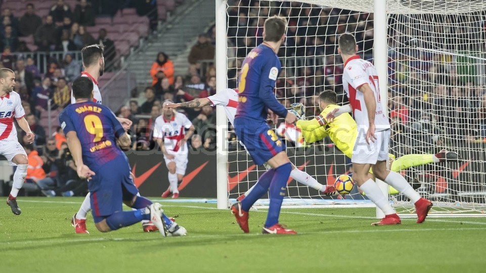 صور مباراة : برشلونة - ألافيس 2-1 ( 28-01-2018 )  67978485