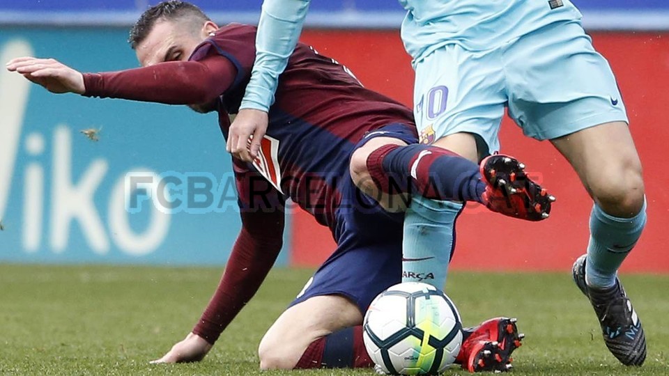 صور مباراة : ايبار - برشلونة 0-2 ( 17-02-2018 )  70484984