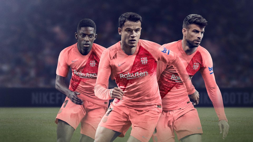 Le Barça dévoile son maillot third