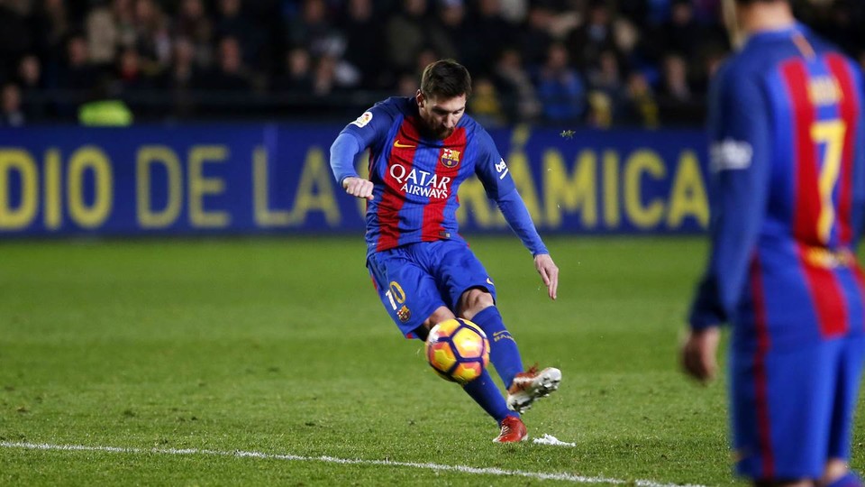 Messi taking a free kick