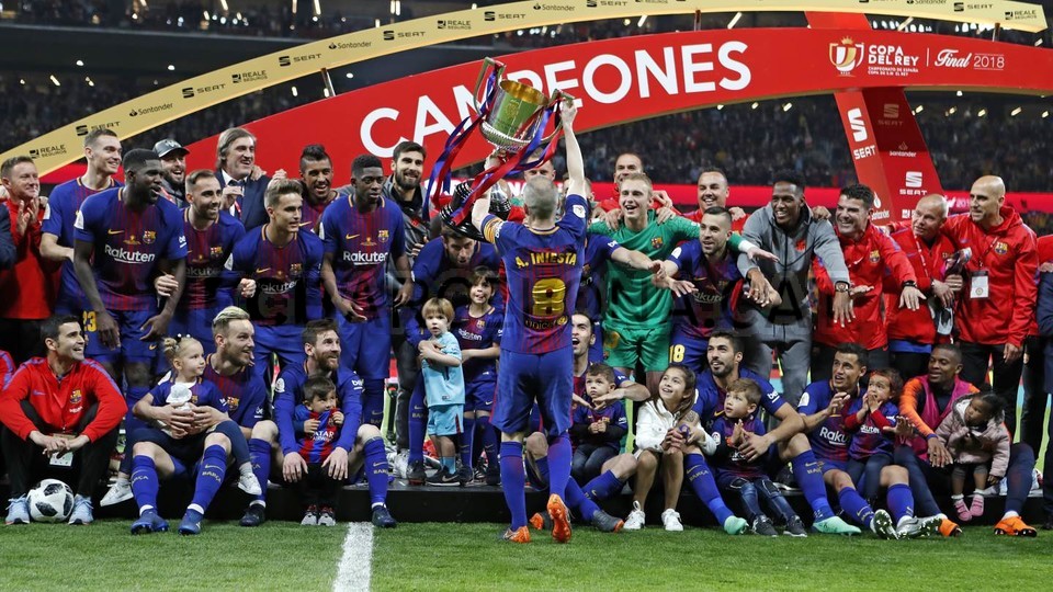 صور مباراة : برشلونة - إشبيلية 5-0 ( 21-04-2018 )  79831067