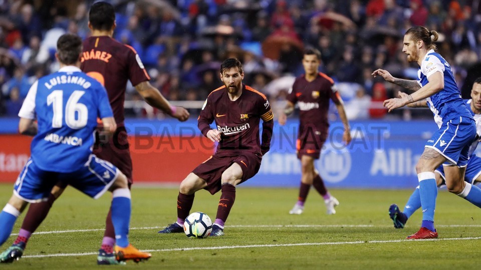 صور مباراة : ديبورتيفو لاكورنيا - برشلونة 2-4 ( 29-04-2018 )  80788005