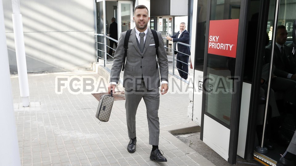 Jordi Alba, en el viaje a Milán.