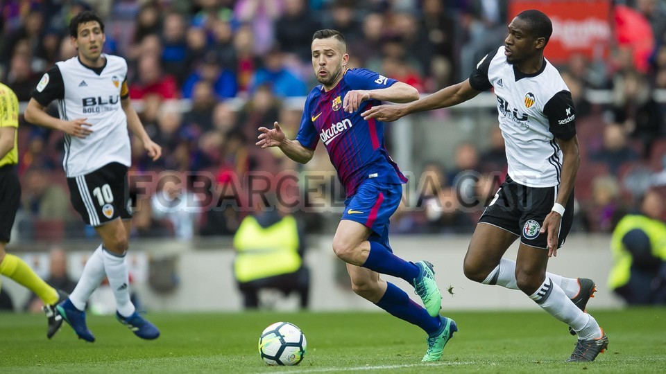 صور مباراة : برشلونة - فالنسيا 2-1 ( 14-04-2018 )  78356275