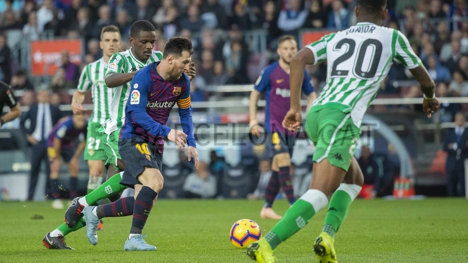 صور مباراة : برشلونة - بيتيس 3-4 ( 11-11-2018 )  102341690