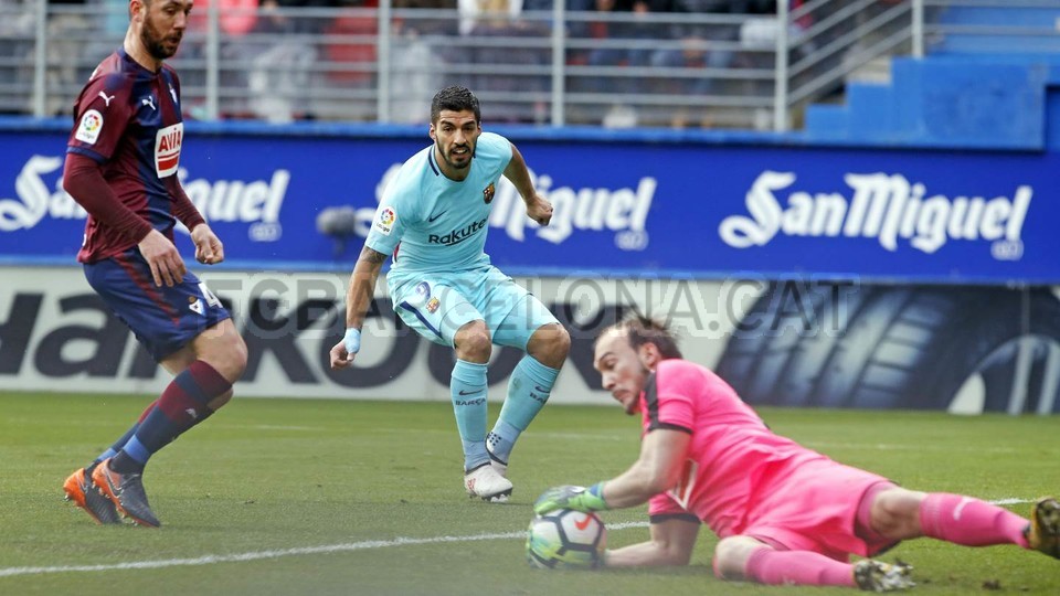صور مباراة : ايبار - برشلونة 0-2 ( 17-02-2018 )  70336317