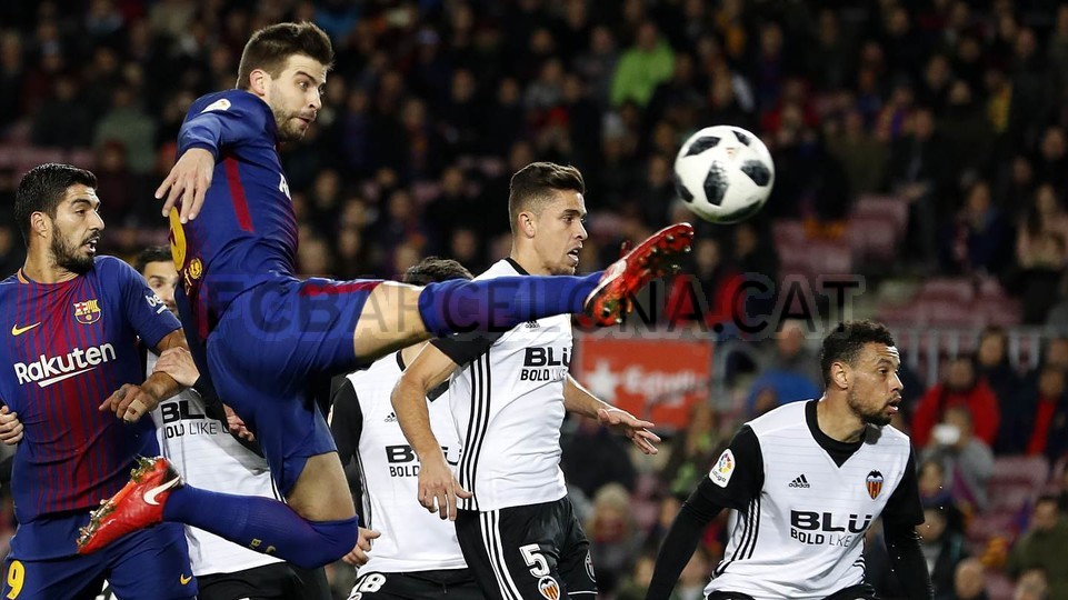 صور مباراة : برشلونة - فالنسيا 1-0 ( 01-02-2018 ) 68549701