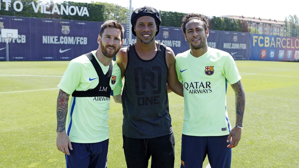 Maillot entrainement FC Barcelona ÉQUIPE Maillot entrainement FC Barcelona ÉQUIPE