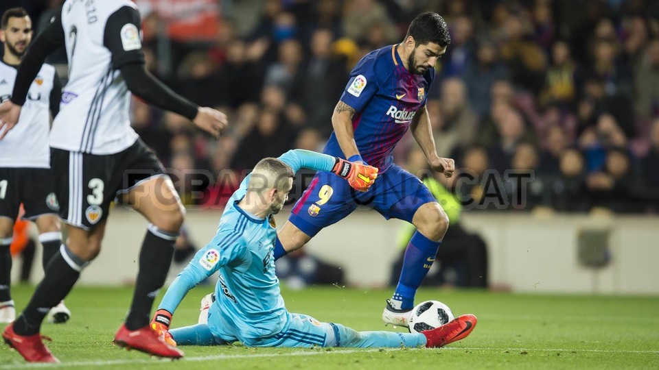 صور مباراة : برشلونة - فالنسيا 1-0 ( 01-02-2018 ) 68425294
