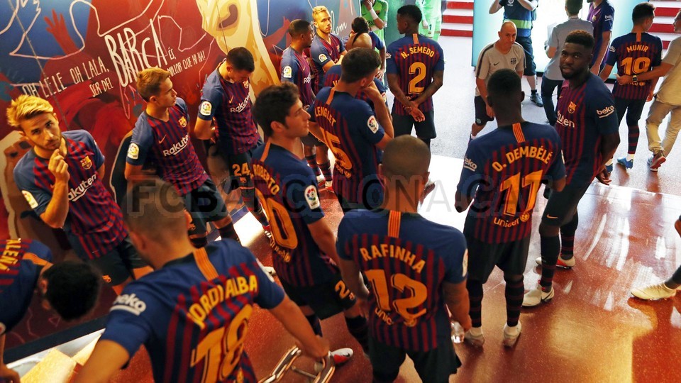 صور مباراة : برشلونة - بوكا جونيورز ( 16-08-2018 )  96023890