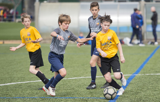 Los jugadores de la Barça Academy Dubai y la Barça Academy Pro NY, durante el pasado Torneo Internacional FCBEscola 2018.